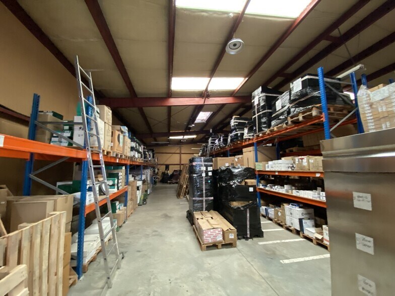 Flex in Gradignan for lease - Building Photo - Image 2 of 7