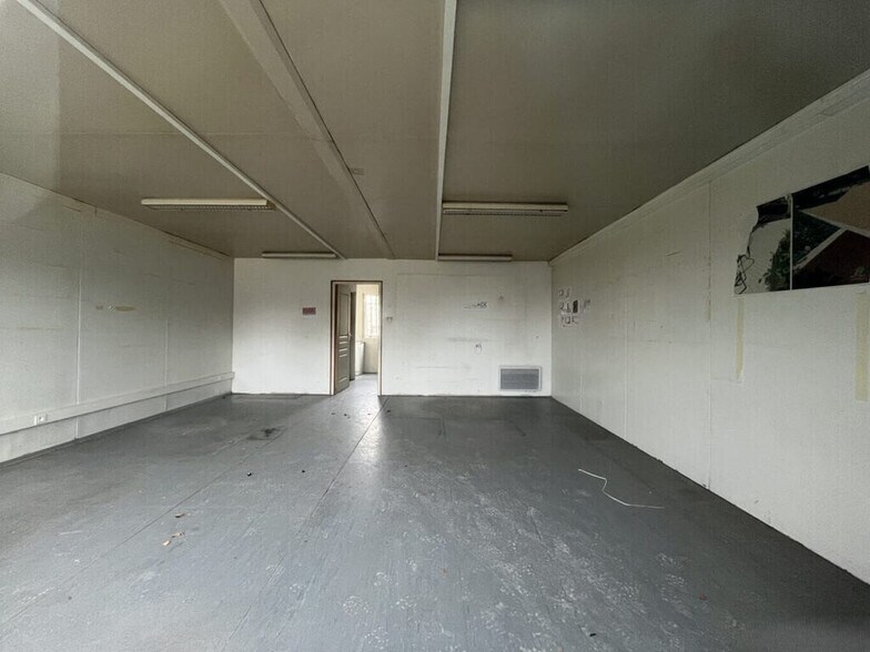 Flex in Mannevillette for lease - Interior Photo - Image 2 of 5