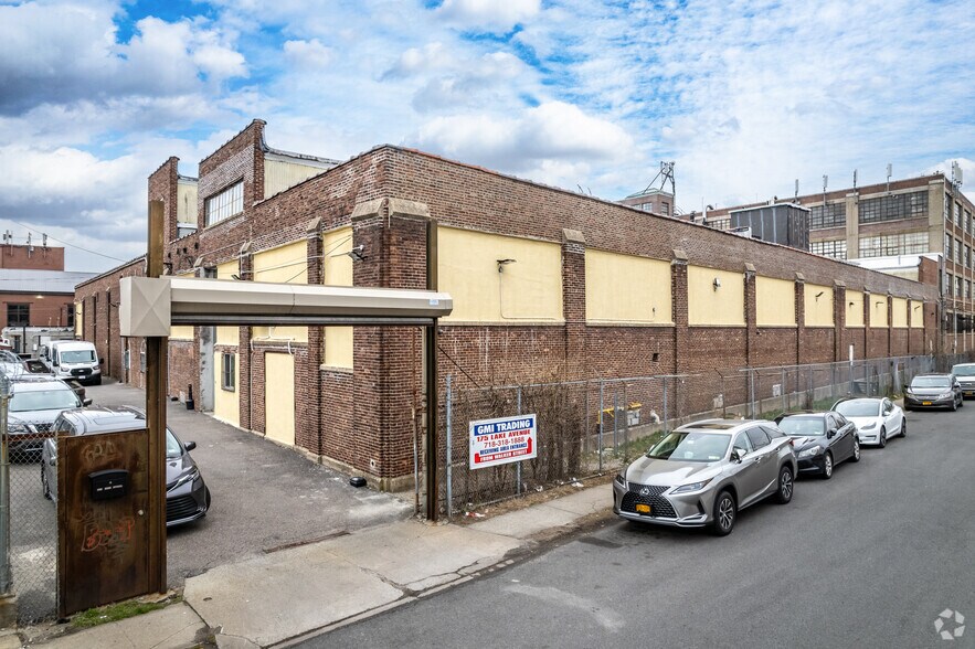 175 Lake Ave, Staten Island, NY for sale - Building Photo - Image 1 of 1