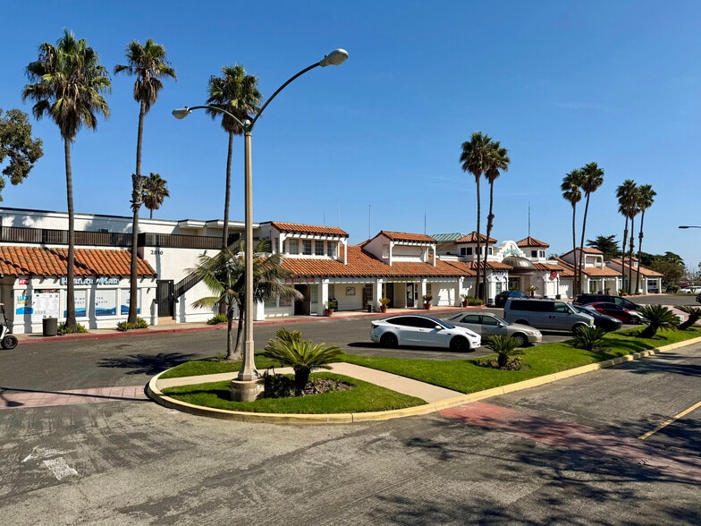 2810 Harbor Blvd, Oxnard, CA for lease - Building Photo - Image 2 of 11
