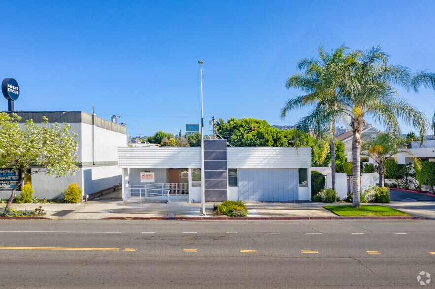 10628 Riverside Dr, Toluca Lake, CA à louer - Photo du bâtiment - Image 2 de 3