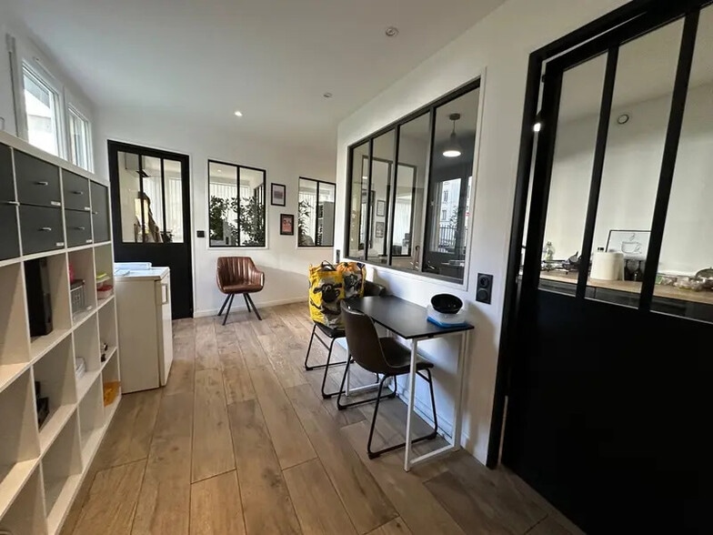 Office in Lyon for sale - Interior Photo - Image 2 of 13