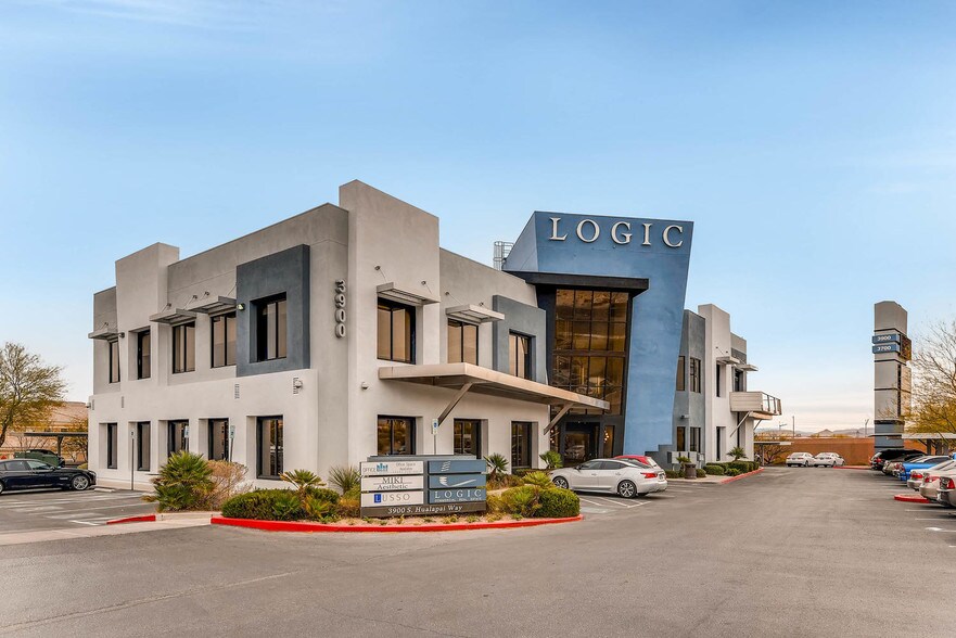 3900 S Hualapai Way, Las Vegas, NV à louer - Photo du bâtiment - Image 2 de 8