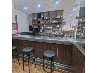 Plus de détails pour Multi-résidentiel à vendre