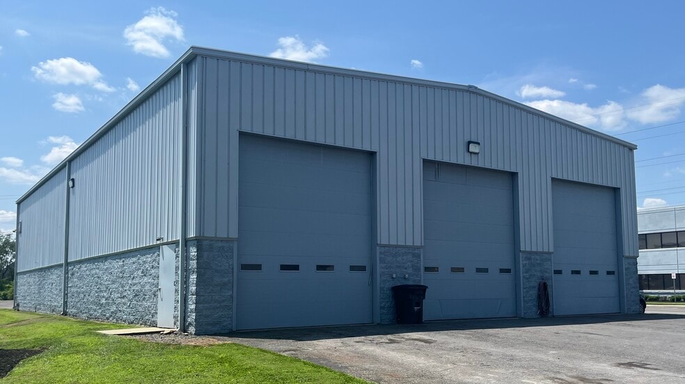 14 Steel Rd E, Morrisville, PA for sale - Building Photo - Image 3 of 4