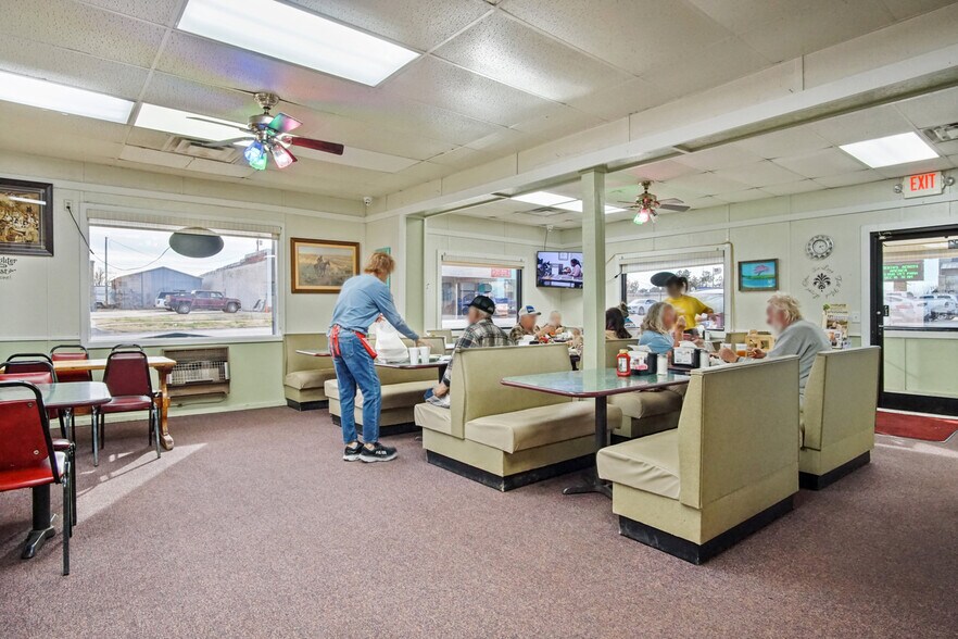 411 E Broadway Ave, Mcloud, OK à vendre - Photo intérieure - Image 2 de 17