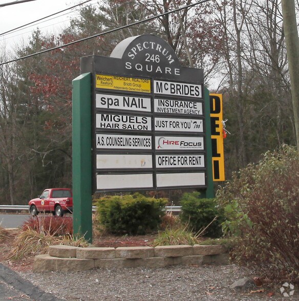 246 Wolcott Rd, Wolcott, CT à louer - Photo du bâtiment - Image 2 de 3