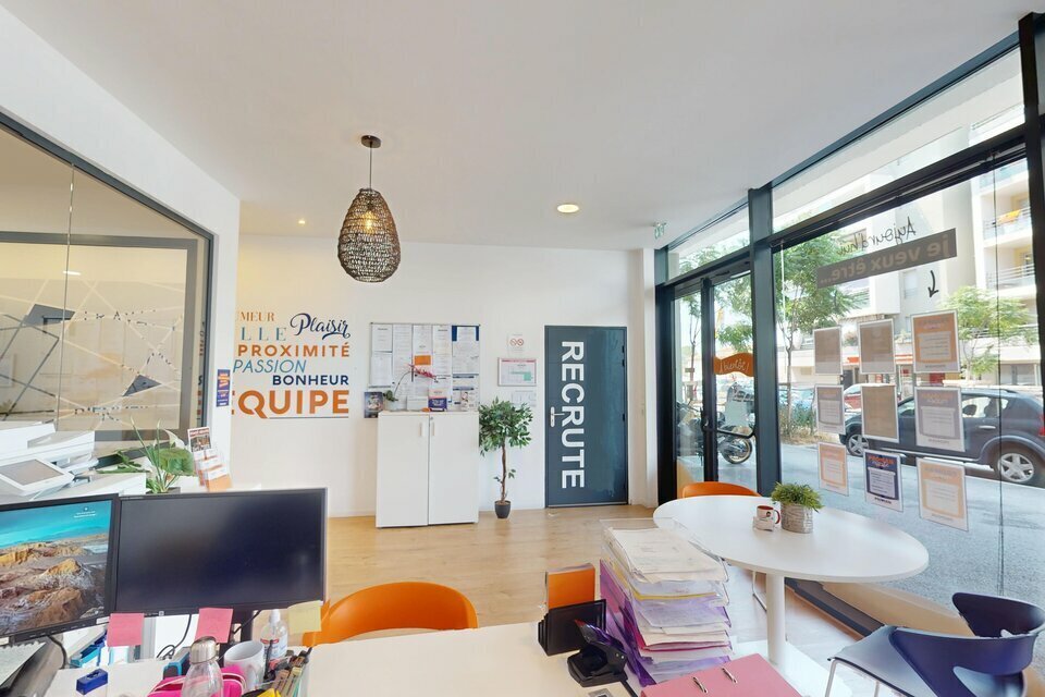 Retail in Nice for sale Interior Photo- Image 1 of 7