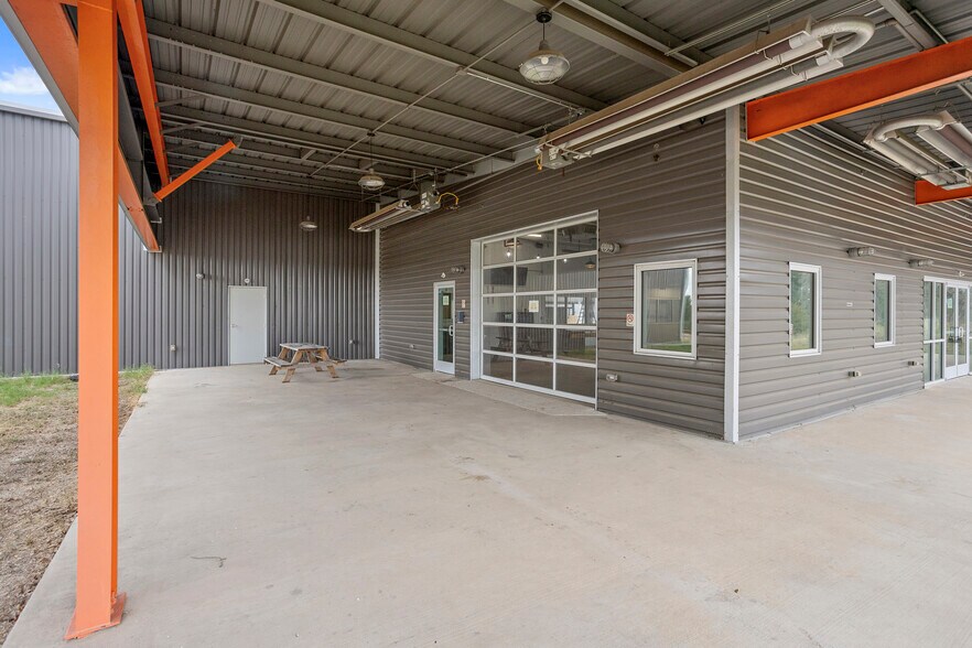 2702 Fort Worth Hwy, Hudson Oaks, TX à vendre - Photo du bâtiment - Image 3 de 29