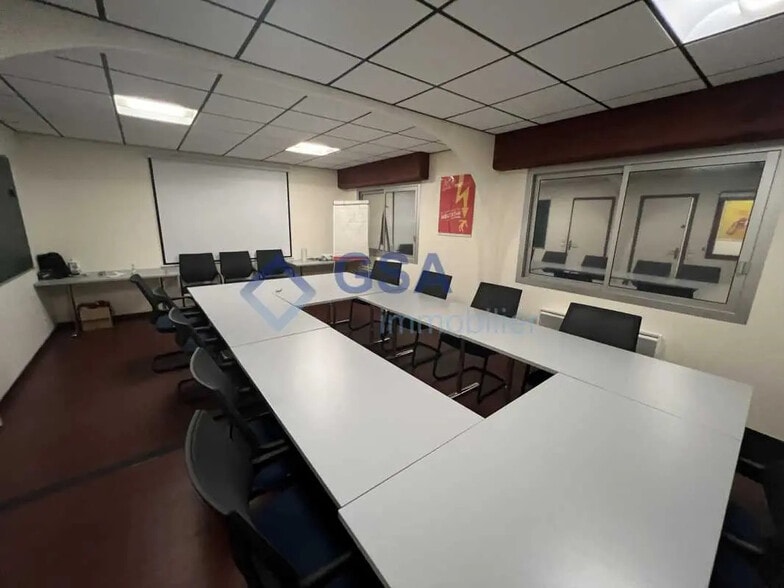 Bureau dans Évry-Courcouronnes à louer - Photo intérieure - Image 3 de 3