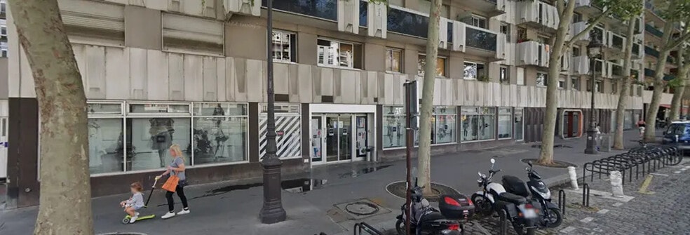 Retail in Paris for lease - Building Photo - Image 1 of 2