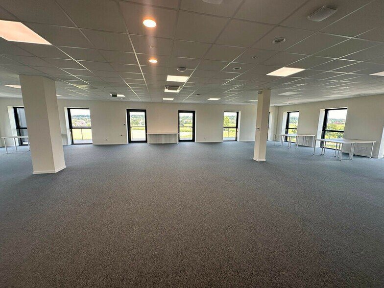 Office in Schiltigheim for lease - Building Photo - Image 3 of 10