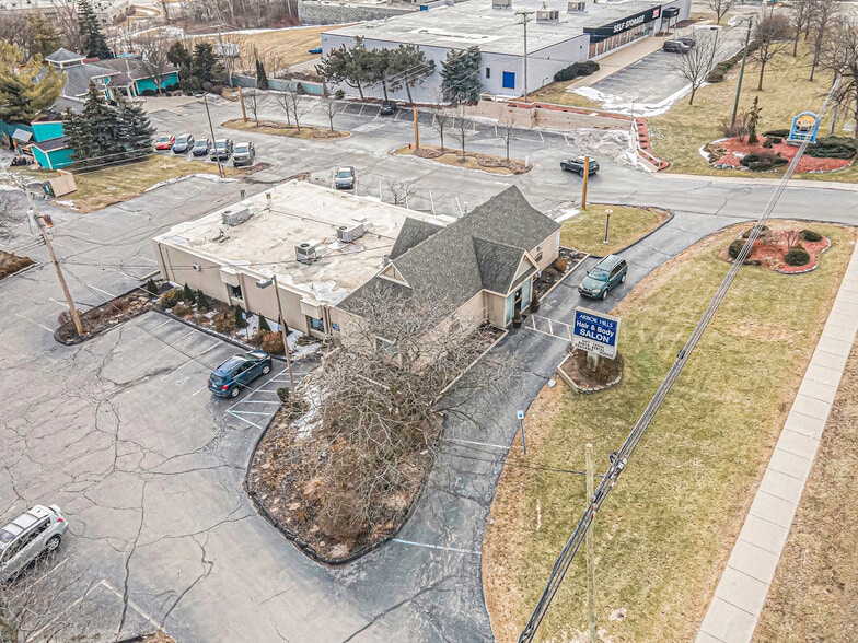 2295 S State St, Ann Arbor, MI à vendre - Photo du bâtiment - Image 3 de 12