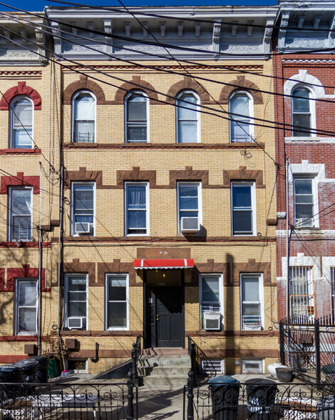 411 Himrod St, Brooklyn, NY à vendre - Photo principale - Image 1 de 14