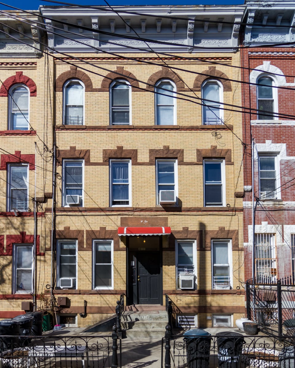 411 Himrod St. & 1719 Woodbine St. Sale portefeuille de 2 propriétés à vendre sur LoopNet.ca Photo principale- Image 1 de 2