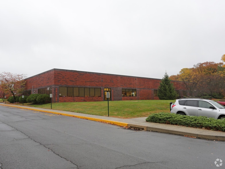 3330 Tillman Dr, Bensalem, PA for lease - Primary Photo - Image 1 of 6