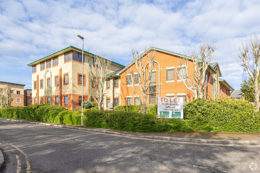 Smeaton Clos, Aylesbury à louer - Photo du bâtiment - Image 2 de 14