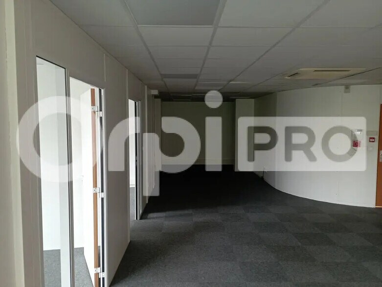 Office in Reims for lease - Interior Photo - Image 2 of 4