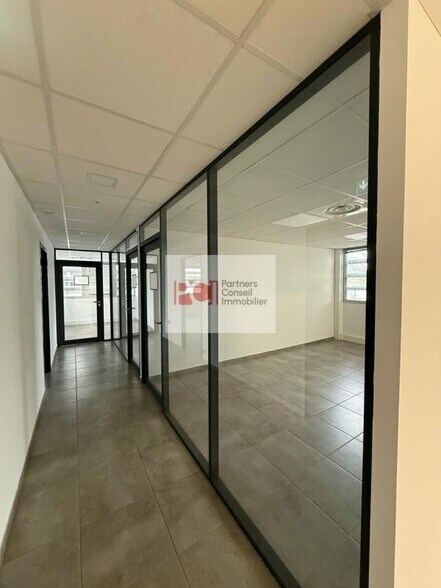 Office in Nîmes for lease - Interior Photo - Image 3 of 3