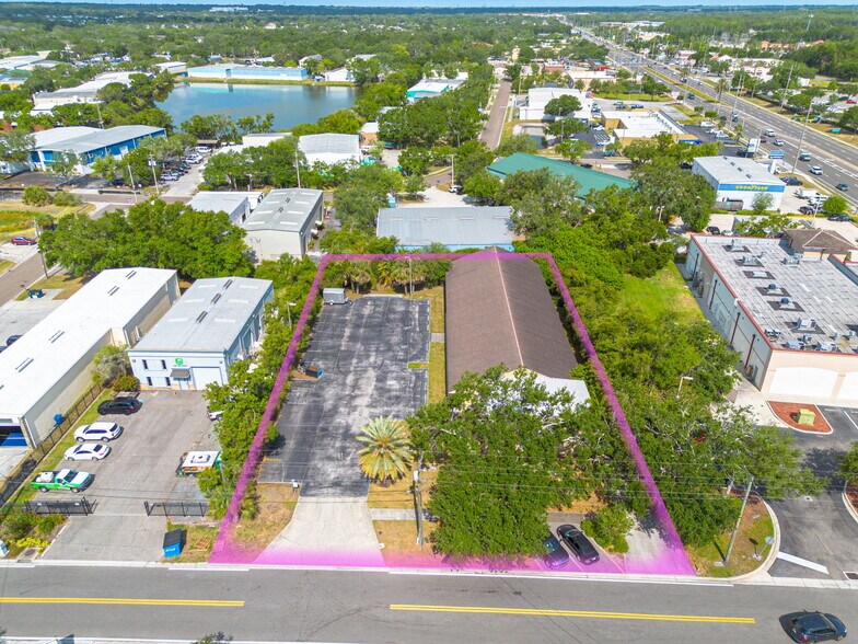 110 Pine Ave, Oldsmar, FL à vendre - Photo du bâtiment - Image 2 de 26