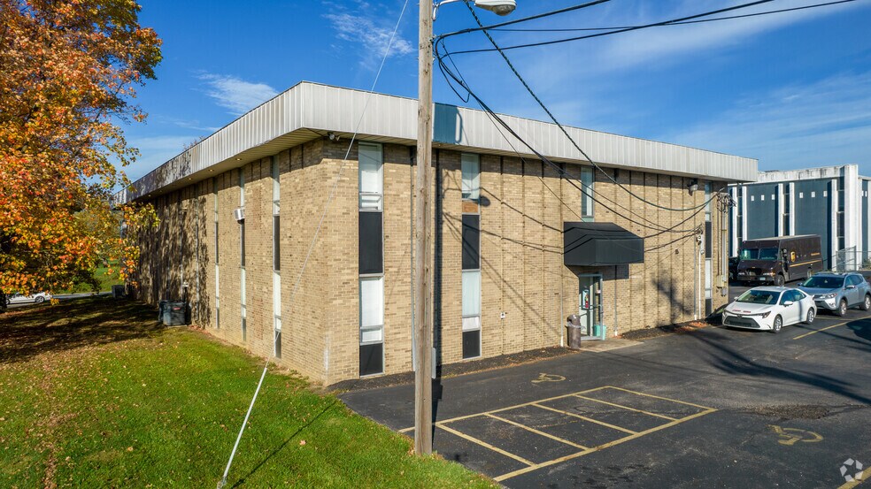 700 Morse Rd, Columbus, OH à louer - Photo du bâtiment - Image 2 de 8