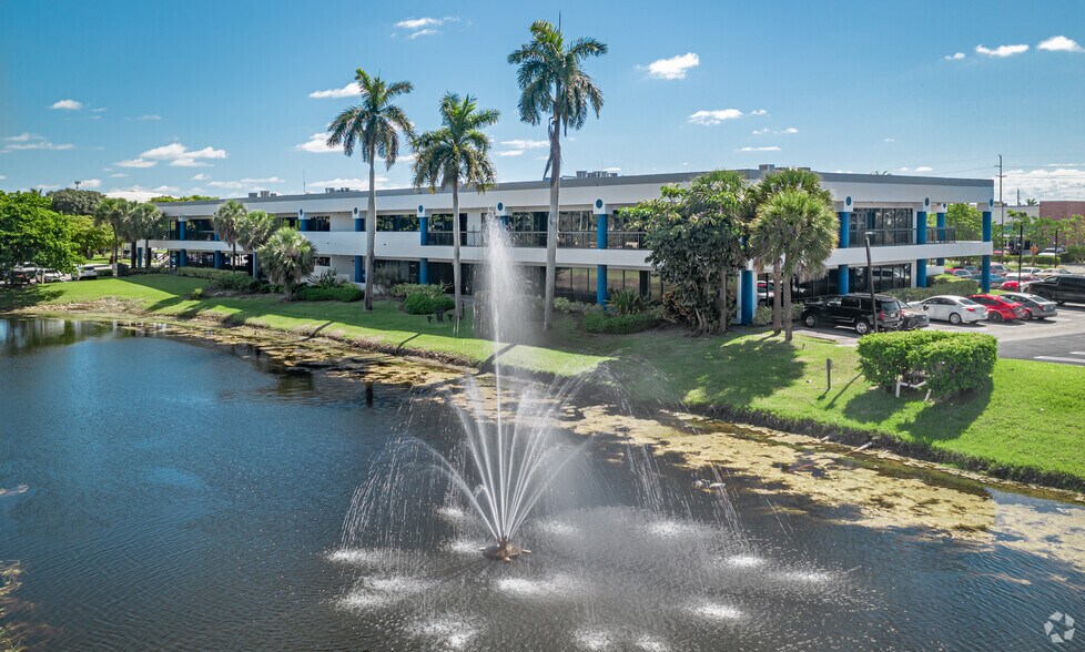 1300 NW 17th Ave, Delray Beach, FL à louer - Photo du bâtiment - Image 2 de 10
