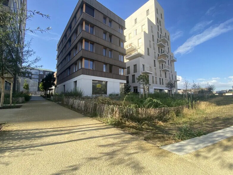 Commerce de détail dans Nantes à louer - Photo du bâtiment - Image 1 de 5