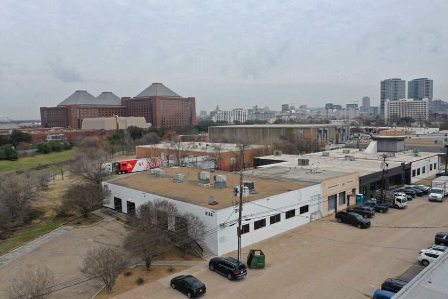 2124 Farrington St, Dallas, TX for lease - Building Photo - Image 1 of 5