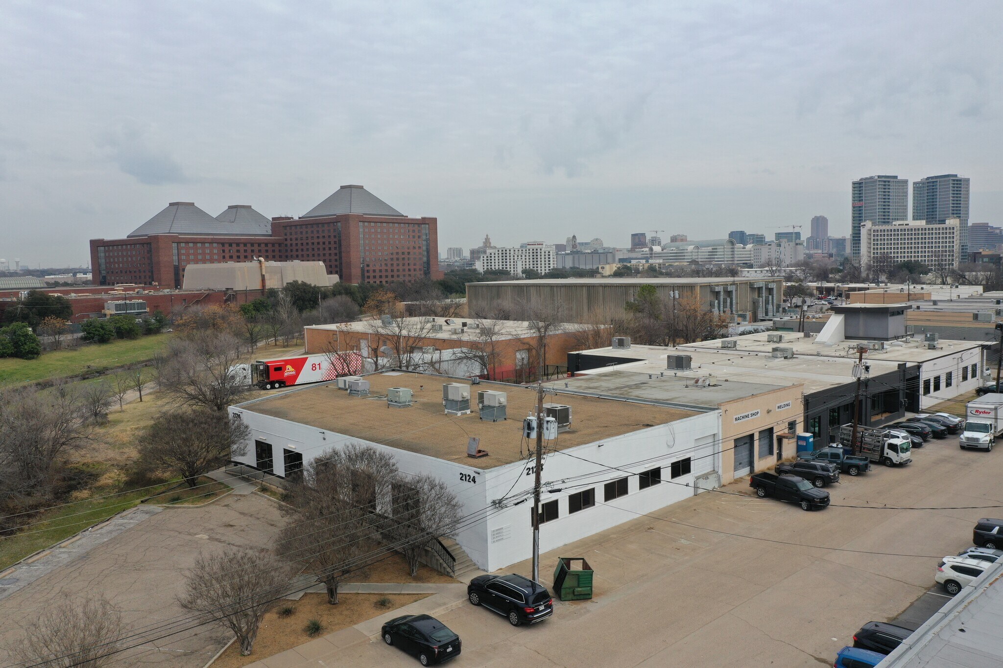 2124 Farrington St, Dallas, TX à louer Photo du bâtiment- Image 1 de 6