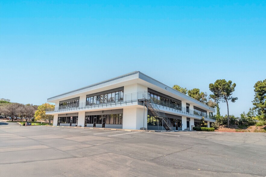 161 Thunder Dr, Vista, CA à louer - Photo du bâtiment - Image 3 de 5