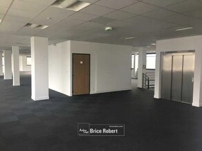 Office in Saint-Priest for lease Interior Photo- Image 1 of 5