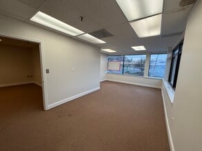 253 Low St, Newburyport, MA for lease Interior Photo- Image 2 of 9