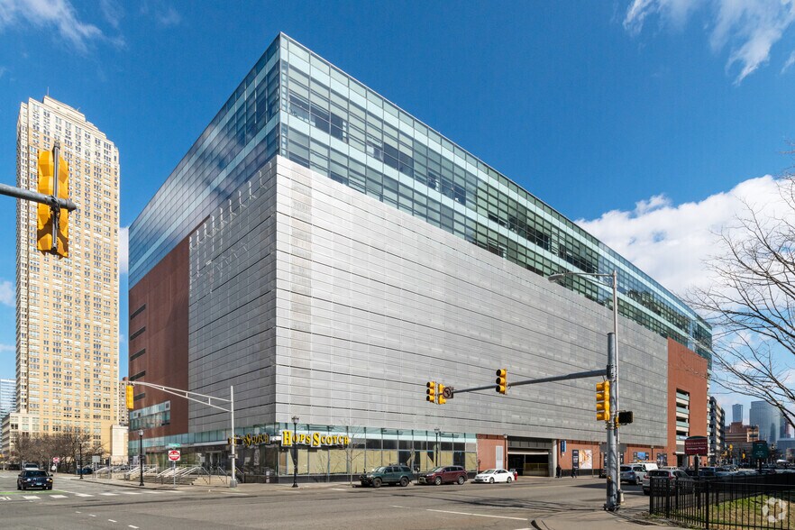 135 Greene St, Jersey City, NJ à louer - Photo principale - Image 1 de 4