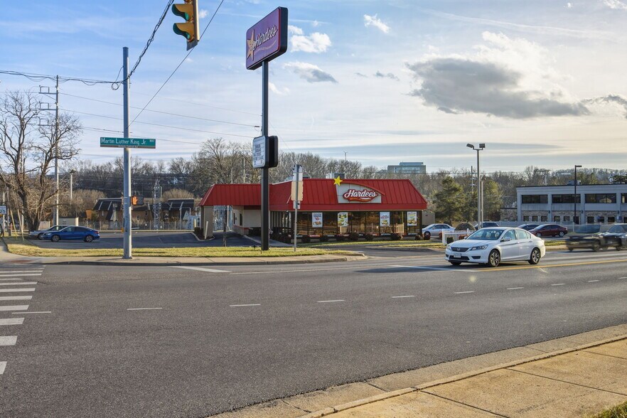 785 Martin Luther King Jr Way, Harrisonburg, VA à louer - Photo du bâtiment - Image 3 de 21