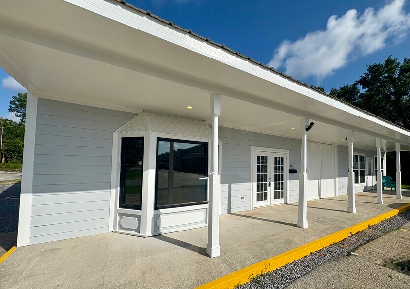 331-335 Reese St, Bay Saint Louis, MS à louer - Photo du bâtiment - Image 3 de 10