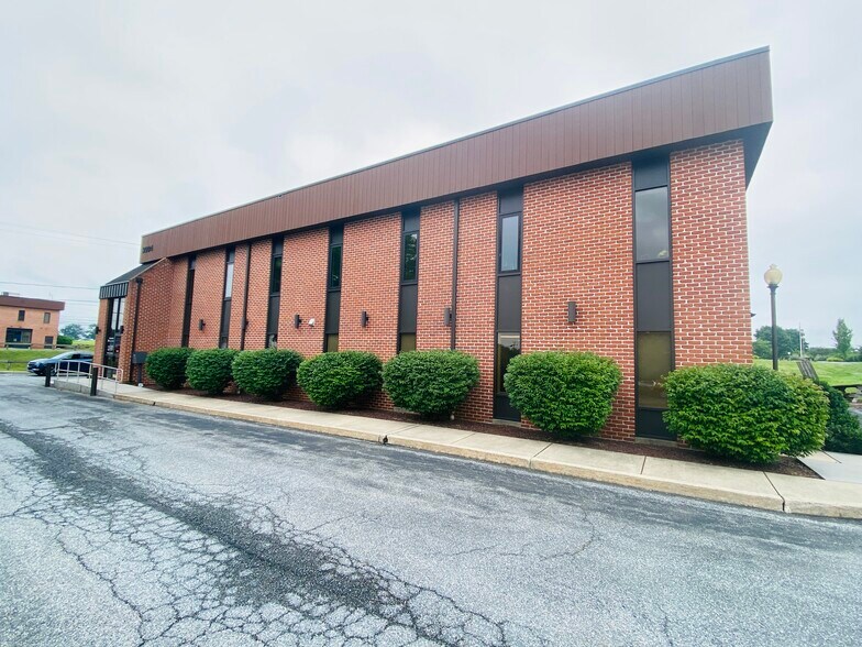 3004 Hempland Rd, Lancaster, PA à louer - Photo du bâtiment - Image 3 de 4