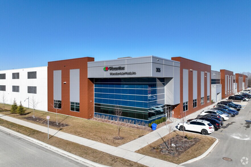 305 Addison Hall Cir, Aurora, ON à vendre - Photo principale - Image 1 de 1