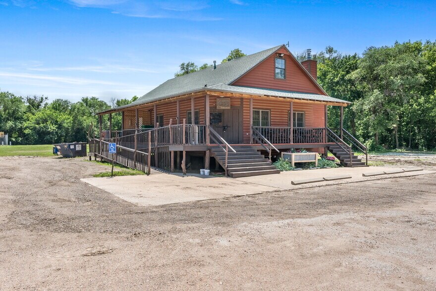 1499 N Meridian Rd, Peck, KS à vendre - Photo du bâtiment - Image 2 de 24