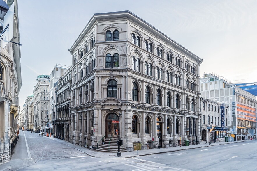 200-212 Rue Notre-Dame O, Montréal, QC à louer - Photo du bâtiment - Image 2 de 26