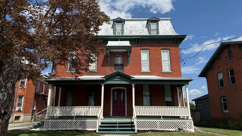 Elm Portfolio portefeuille de 2 propriétés à vendre sur LoopNet.ca - Photo du bâtiment - Image 2 de 9