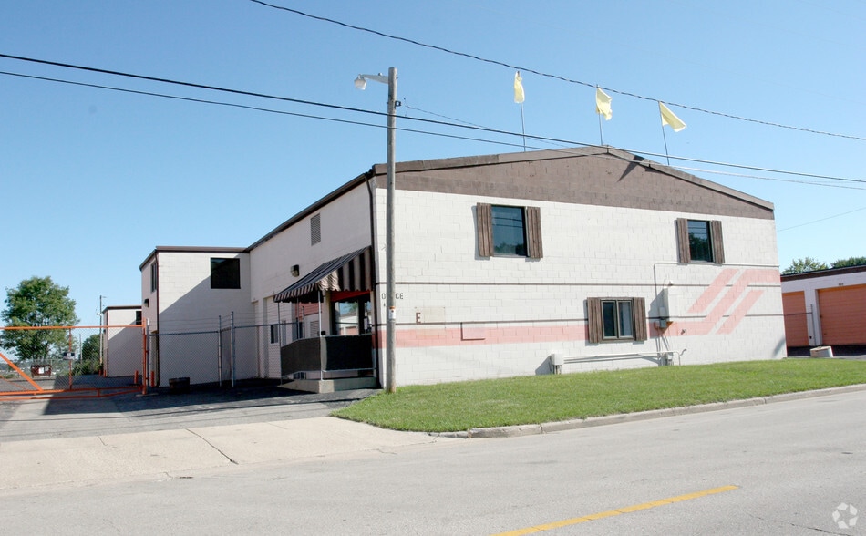 4302 Commercial Ave, Madison, WI for sale - Building Photo - Image 2 of 2