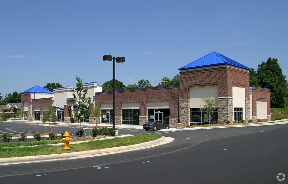 2538-2546 Somerset Center Dr, Winston-Salem, NC à louer - Photo du bâtiment - Image 3 de 19