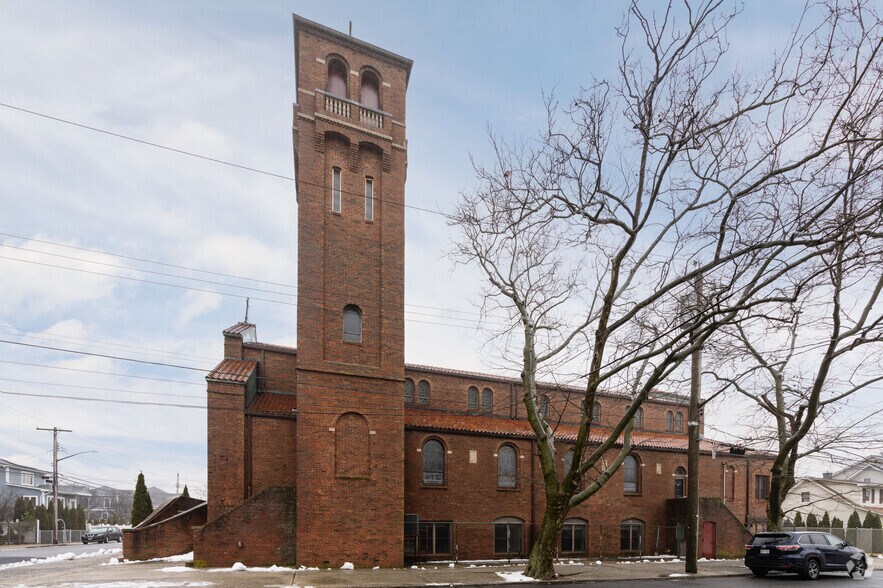 556 Lincoln Ave, Staten Island, NY à vendre - Photo du bâtiment - Image 3 de 6