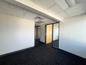 2841 E Bell Rd, Phoenix, AZ for lease Interior Photo- Image 2 of 8