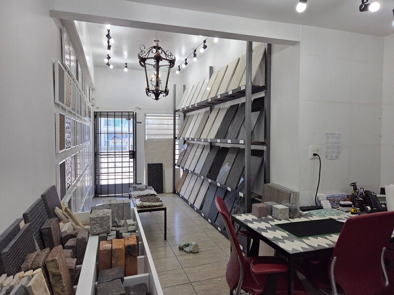 8325 Beverly Blvd, Los Angeles, CA for lease - Interior Photo - Image 2 of 3