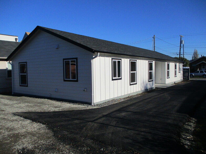 711 S 4th Ave, Kelso, WA à vendre - Photo du b timent - Image 3 de 6