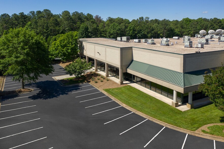 3871 Lakefield Dr, Suwanee, GA for lease - Building Photo - Image 1 of 4