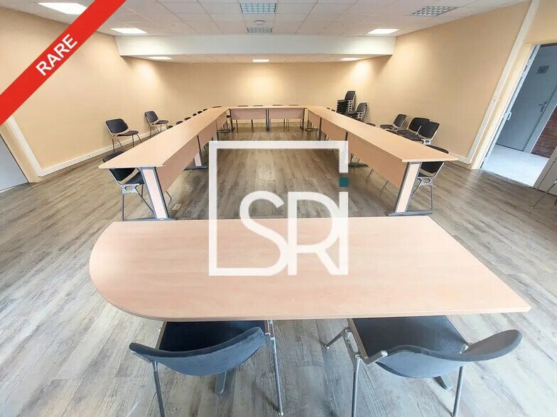 Bureau dans Clermont-Ferrand à vendre - Photo du bâtiment - Image 3 de 12