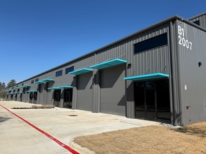 2007 Airport Rd, Conroe, TX for lease Building Photo- Image 2 of 11