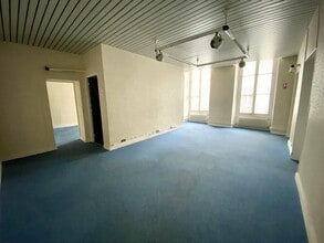 Office in Versailles for lease Interior Photo- Image 2 of 2